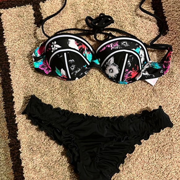 Shade and shore - Picture 1 of 3